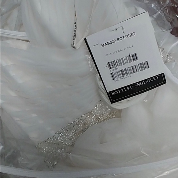 Maggie Sottero Jerrica Wedding Dress - Picture 4 of 8